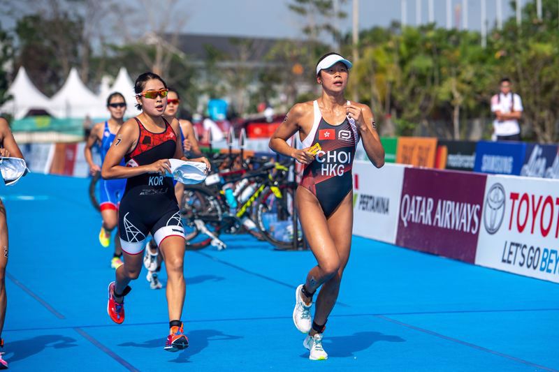 蔡欣妍在三項鐵人混合接力賽摘下銅牌。