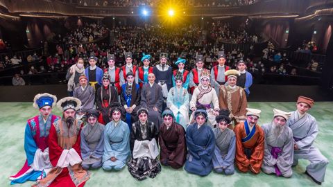 舉行「福陞粵劇團2022呈獻：經典戲寶及原創演繹《修羅殿》」慈善專場，邀請數百位長者一同觀賞精彩的粵劇演出。