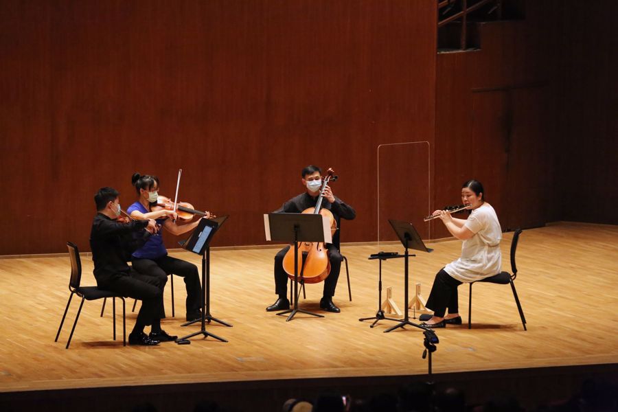 表演節目非常精彩，包括：莫扎特 - C大調長笛四重奏，K285b