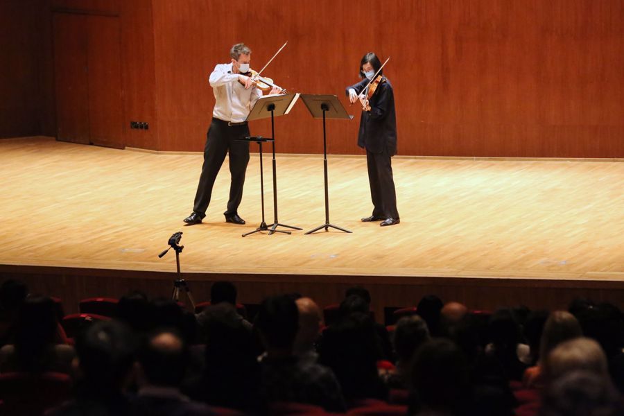 表演節目之一：巴托克 - 44首小提琴二重奏（選段）