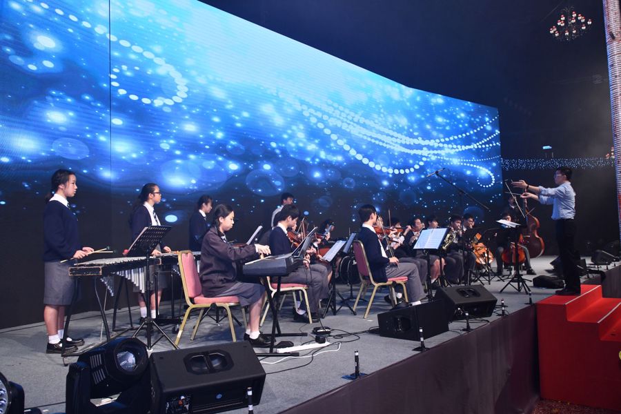 大會特別邀請中華基督教會蒙民偉書院西樂團表演，為晚宴揭開序幕。